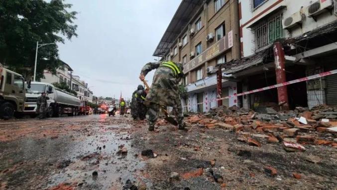 四川瀘縣地震傷亡增加200餘噸白酒洩漏