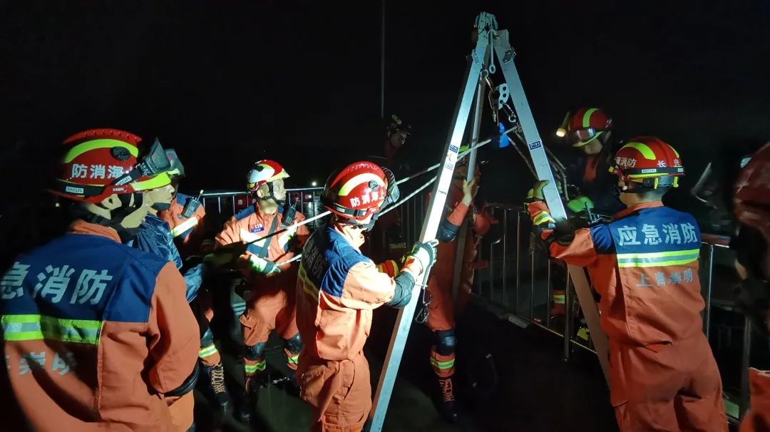 以练为战 | 地震救援专业队实战拉动演练,崇明消防集结!