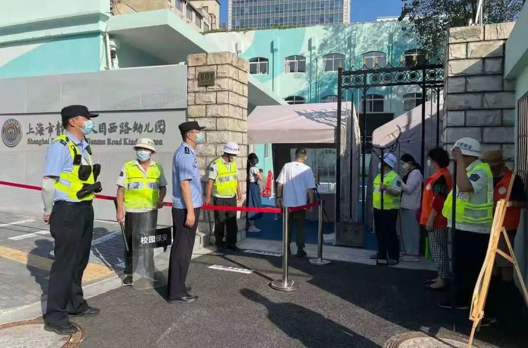 天目西路派出所通过调整校园外部"巡防线",调整增设4个校园签到点,3个