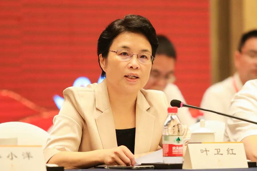 叶卫红代表中共绍兴市委,市委统战部,对大会的圆满召开和新一届领导