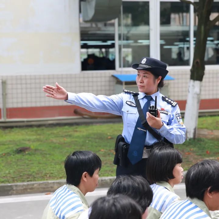 成都女子监狱狱警图片