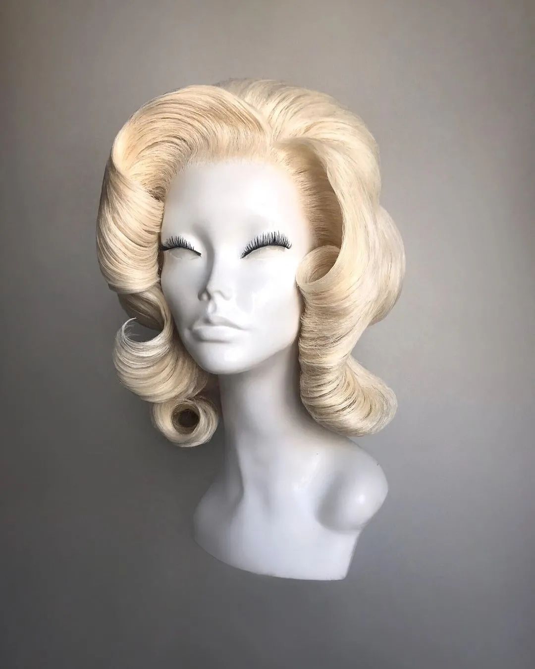 法国小哥爱做假发这别致的造型简直颠覆想象