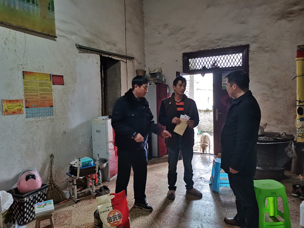 六枝特区木岗镇:新春走基层,关怀暖人心