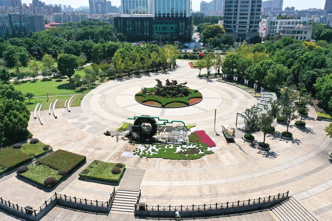 花雨广场景区室内景点也是本次花展的特色亮点,据介绍,为了展示园林