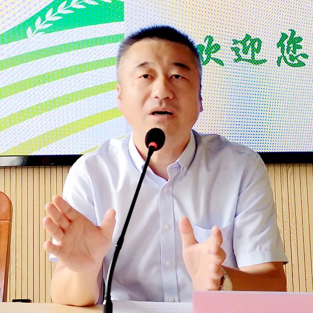 管委会常务副主任许建军向学员们介绍了嘉兴平湖市与上海市金山区共同