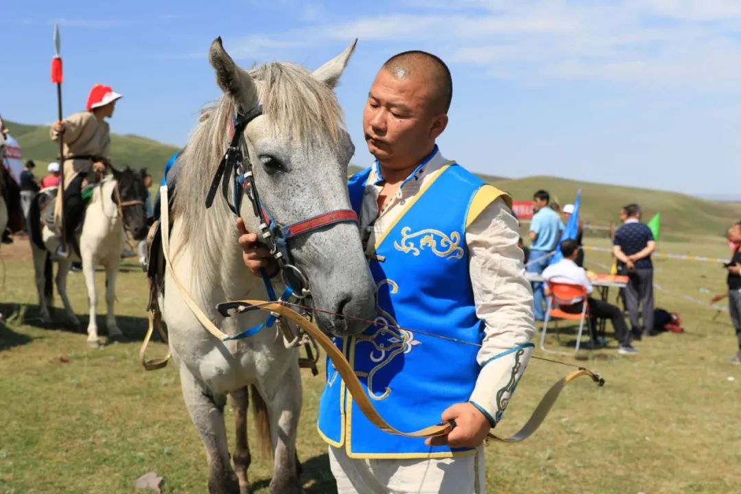 "90后"小伙传承锡伯族射箭文化