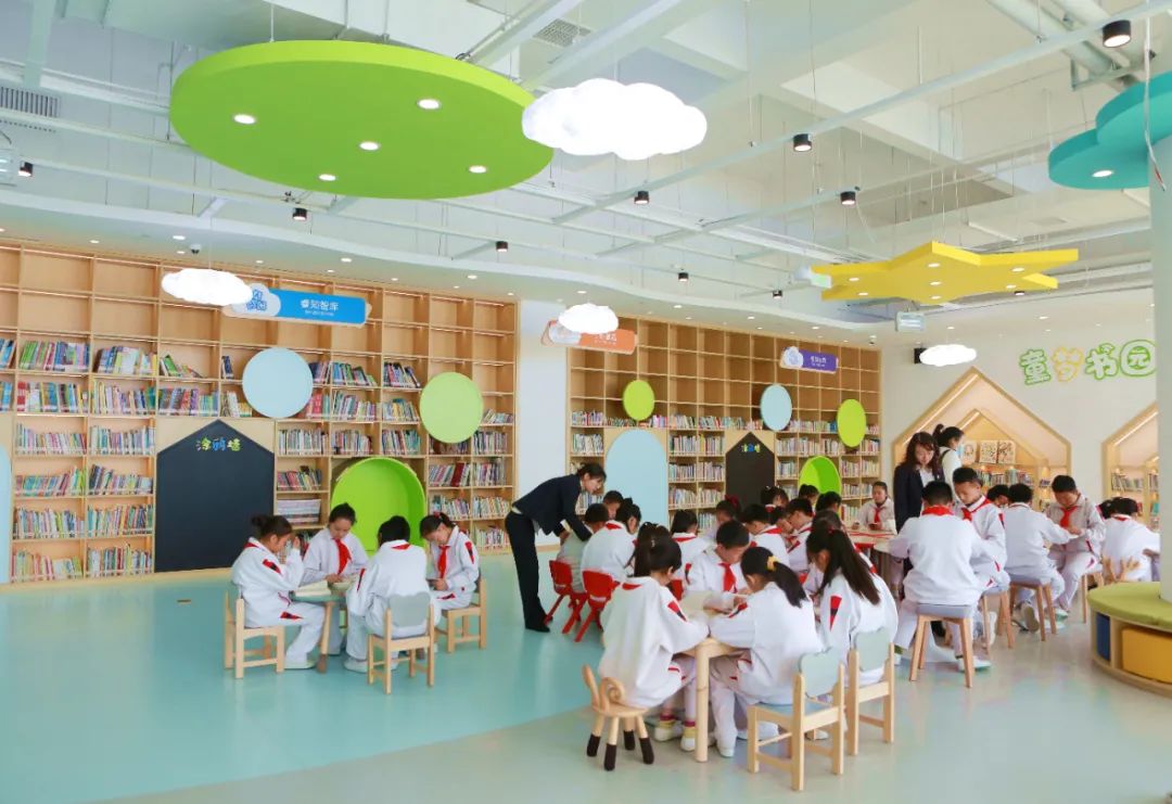 在市图书馆开展"阅读红色经典&middot;激励奋进力量"党史学习教育