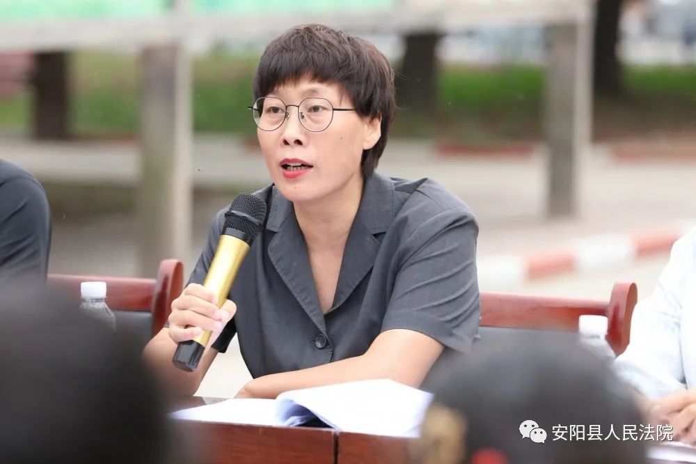 法官刘美云为师生授课