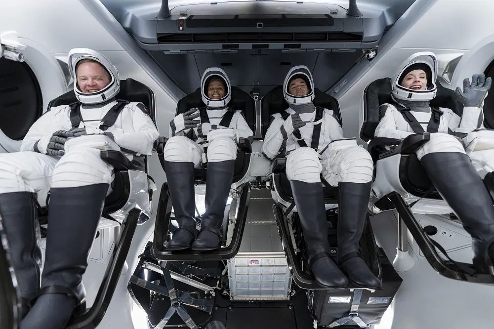 人类首个全平民太空旅行马斯克送4位乘客去太空玩3天