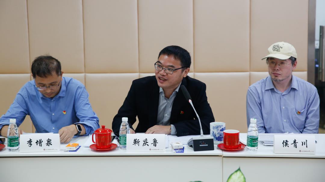 副书记,"黄大年式教师团队"师生党支部书记靳庆鲁主持专题组织生活会