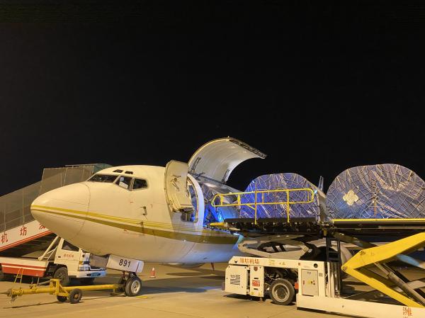 图六:潍坊南苑机场进行货运保障