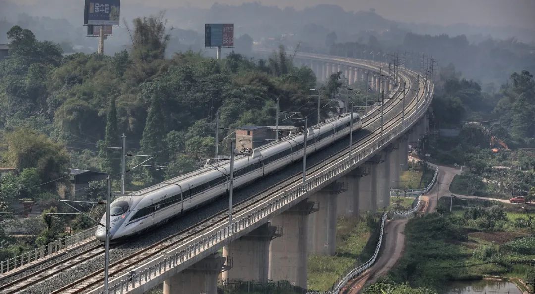 中秋假日运输今日启动,成都局集团公司开行列车720.5对
