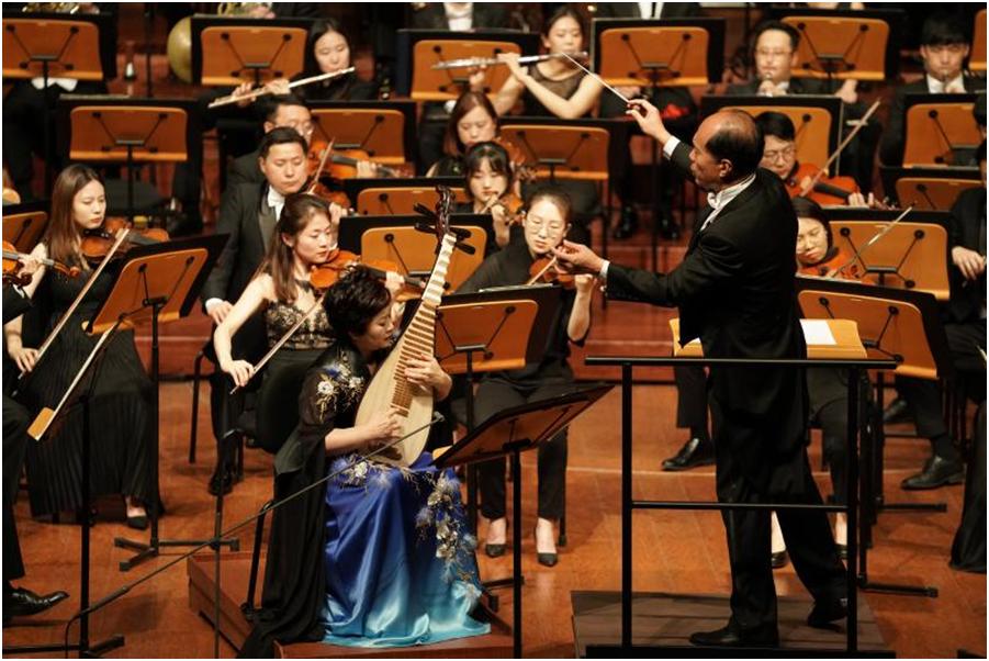 音乐会现场版交响乐团钢琴 535.jpg