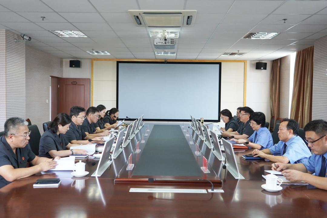 威海高区检察院检察长列席威海高区法院审判委员会