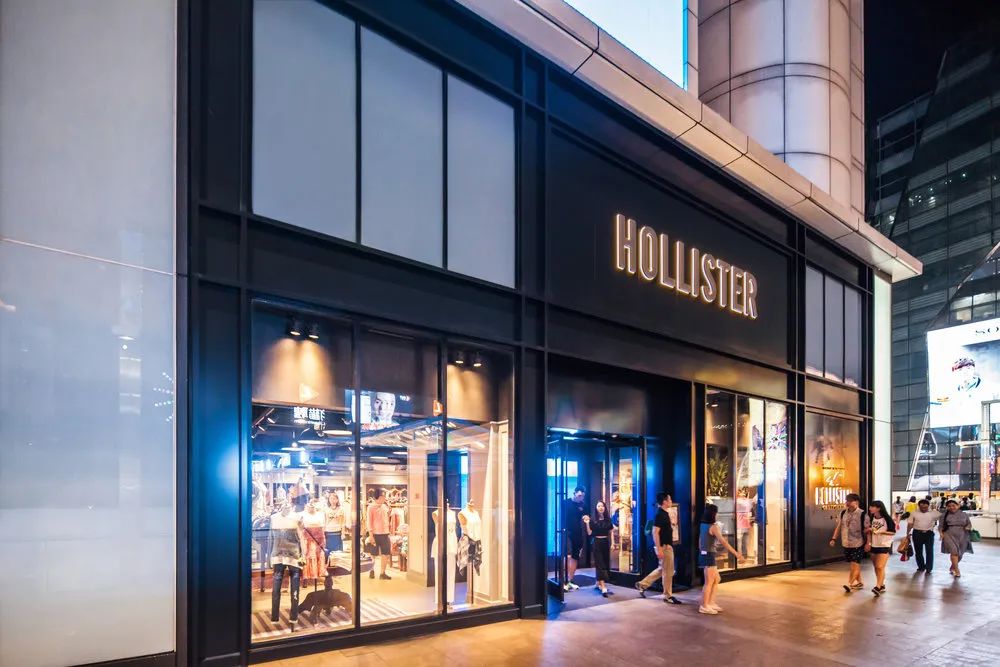 在收购未果后,a&f只能靠更受年轻人欢迎的子品牌hollister,来持续填补