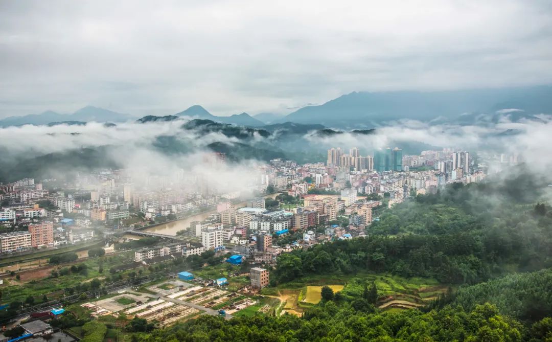 连山县城全貌在这次民族文化通过直播输出之前,连山的农副产品早已在