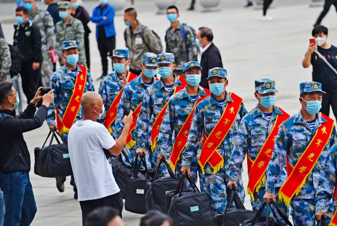 本溪市180名新兵踏上军旅征程