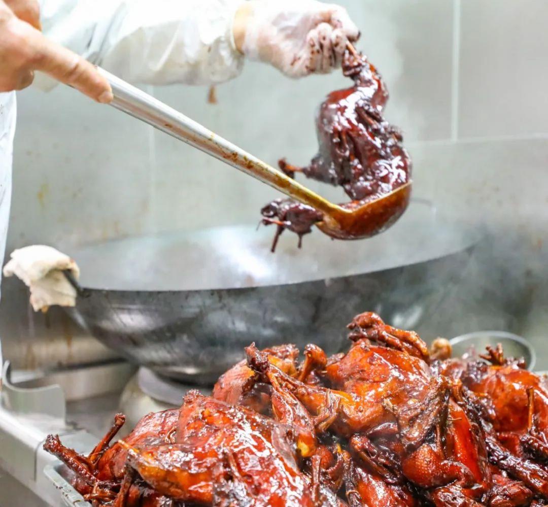 中秋节吃起来鸭