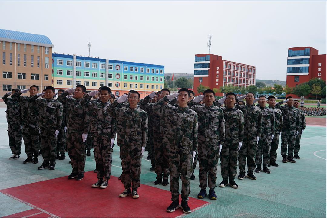 清水河县普通高级中学举办2021级新生军训汇报表演暨总结表彰大会