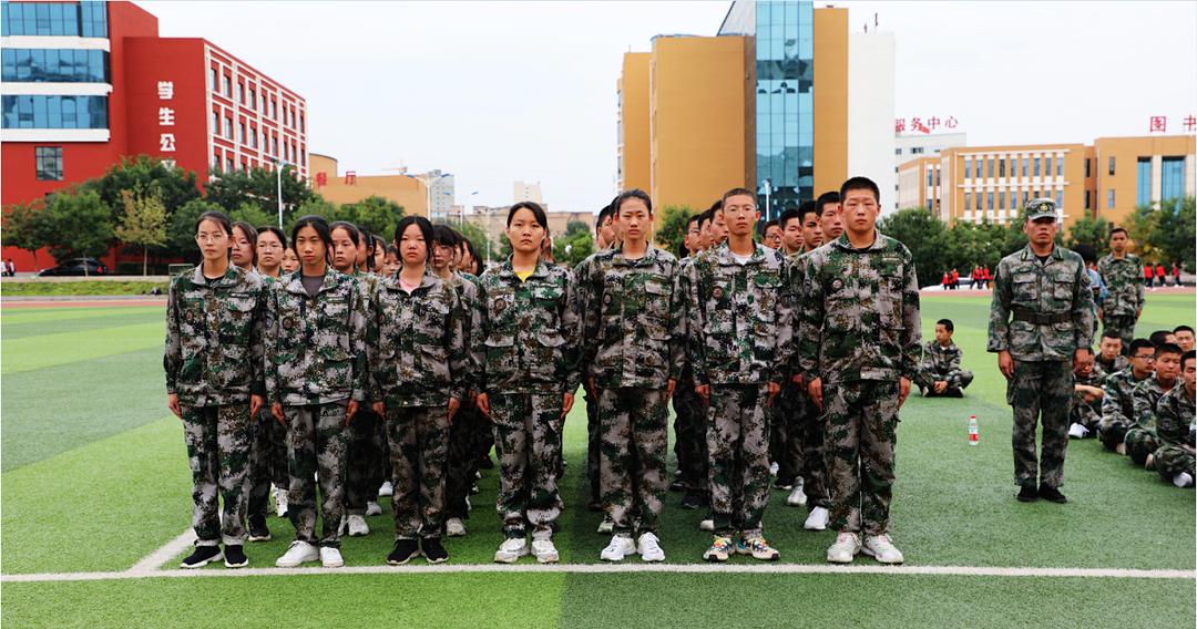 清水河县普通高级中学举办2021级新生军训汇报表演暨总结表彰大会