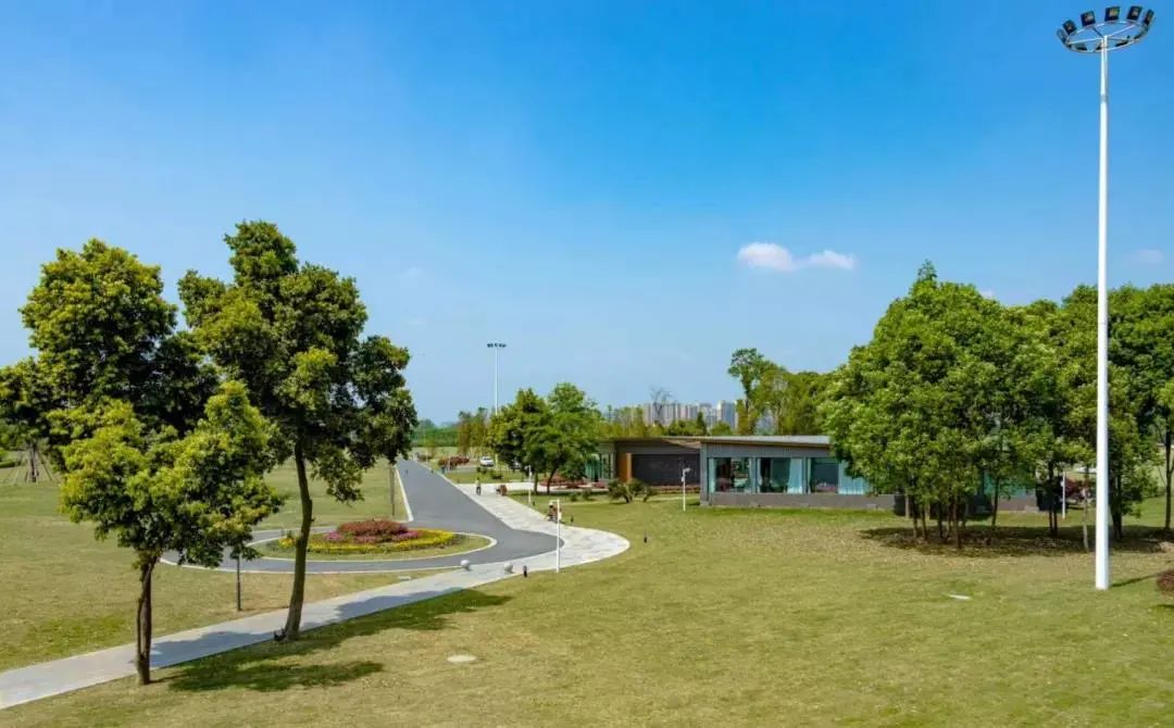 在安靖蜀绣公园不仅仅能欣赏精品蜀绣还有蜀绣沉浸式体验场景——绣