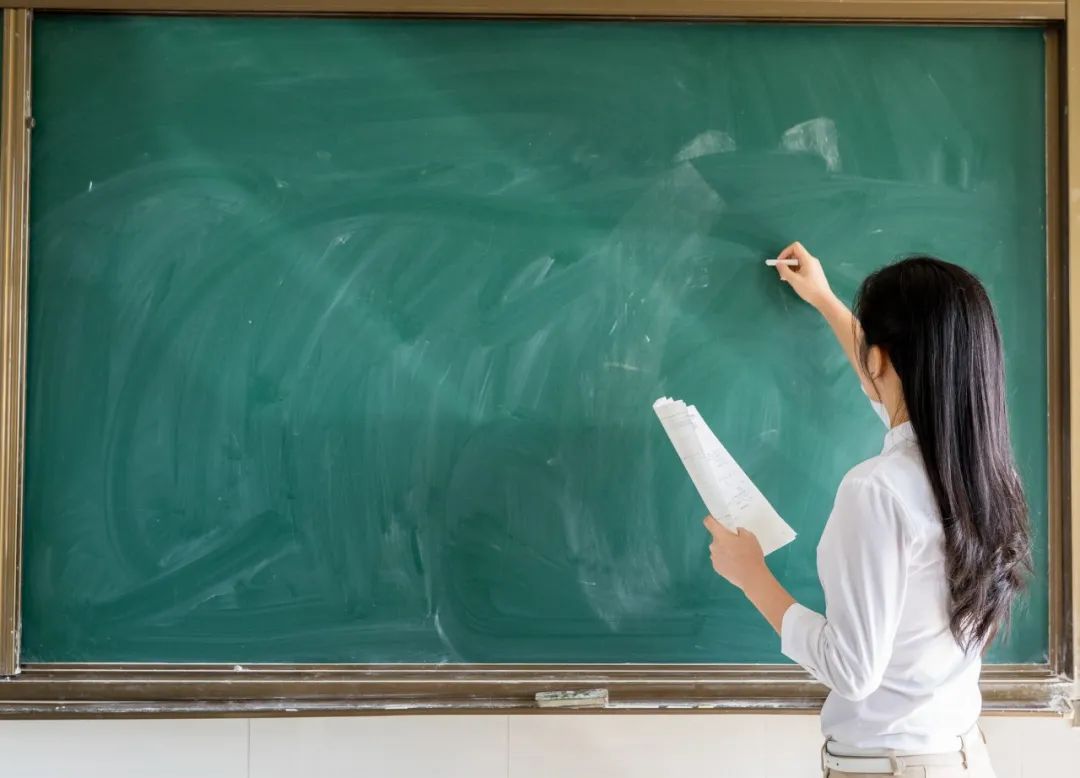 崩溃数学女教师突然被迫离开讲台医生有人37岁就成了这样