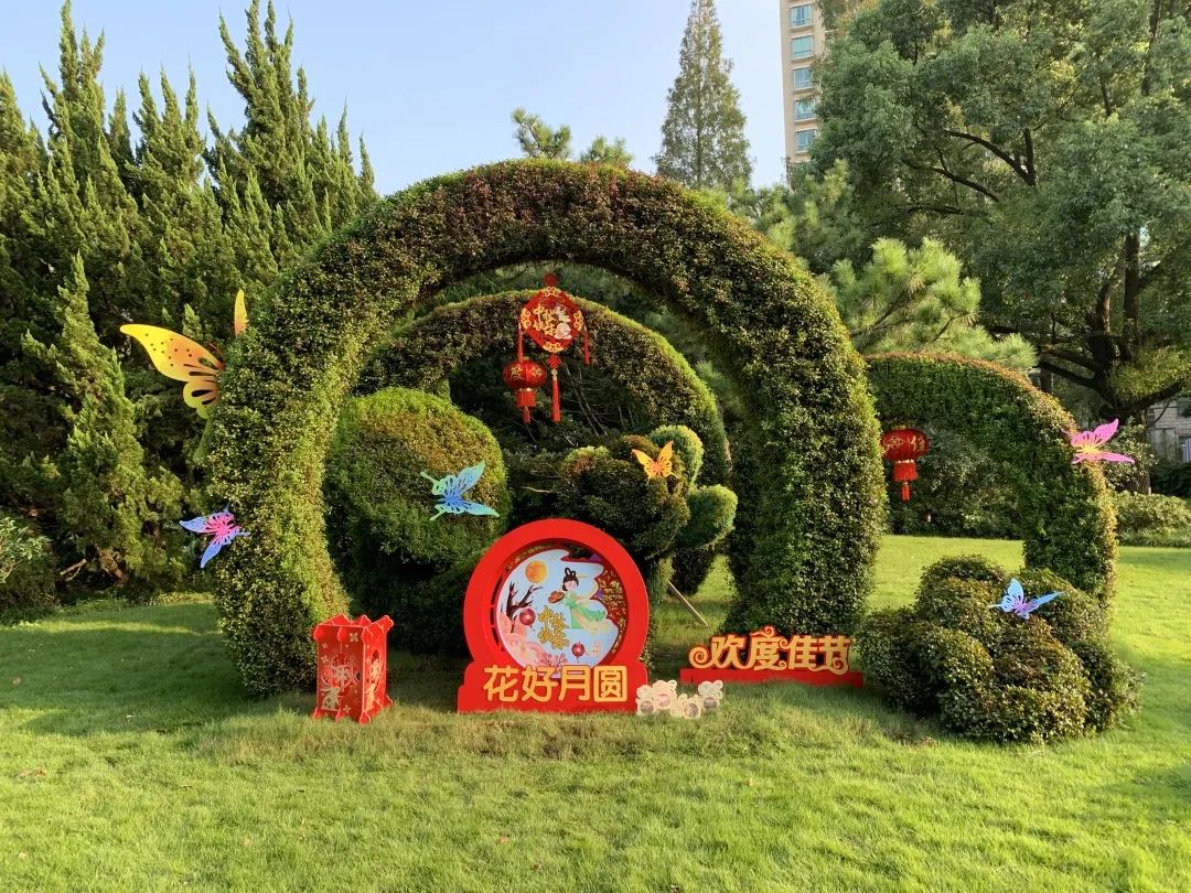 徐汇的各座公园都进行了中秋游园环境布置,为游客打造优美舒适的节日