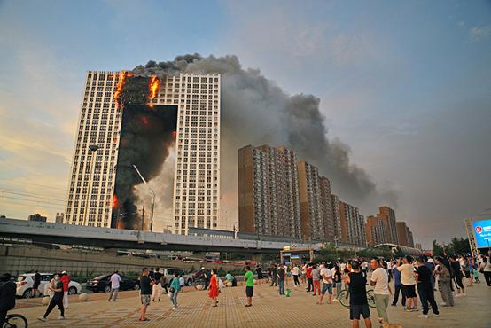 长沙市蝴蝶大厦火灾图片