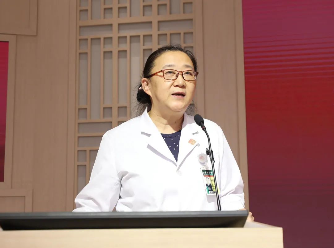 内科学系主任李雪梅指出,回顾协和内科百年辉煌,各位前辈作出了卓越