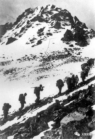 红军长征时爬过的雪山红军长征时走过的茫茫水草地红一,红二,红四