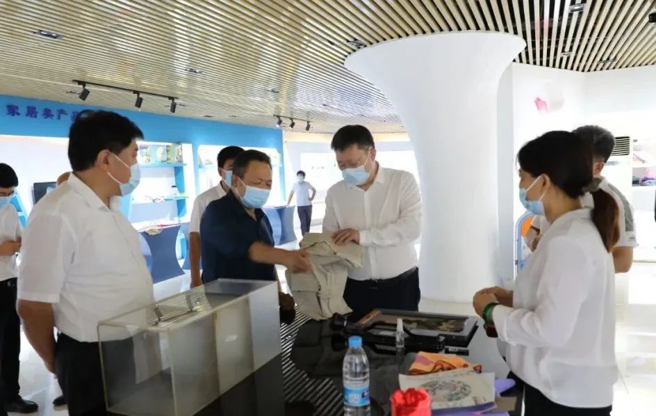 市人大常委会副主任杨立中到我县督导调研重点工作
