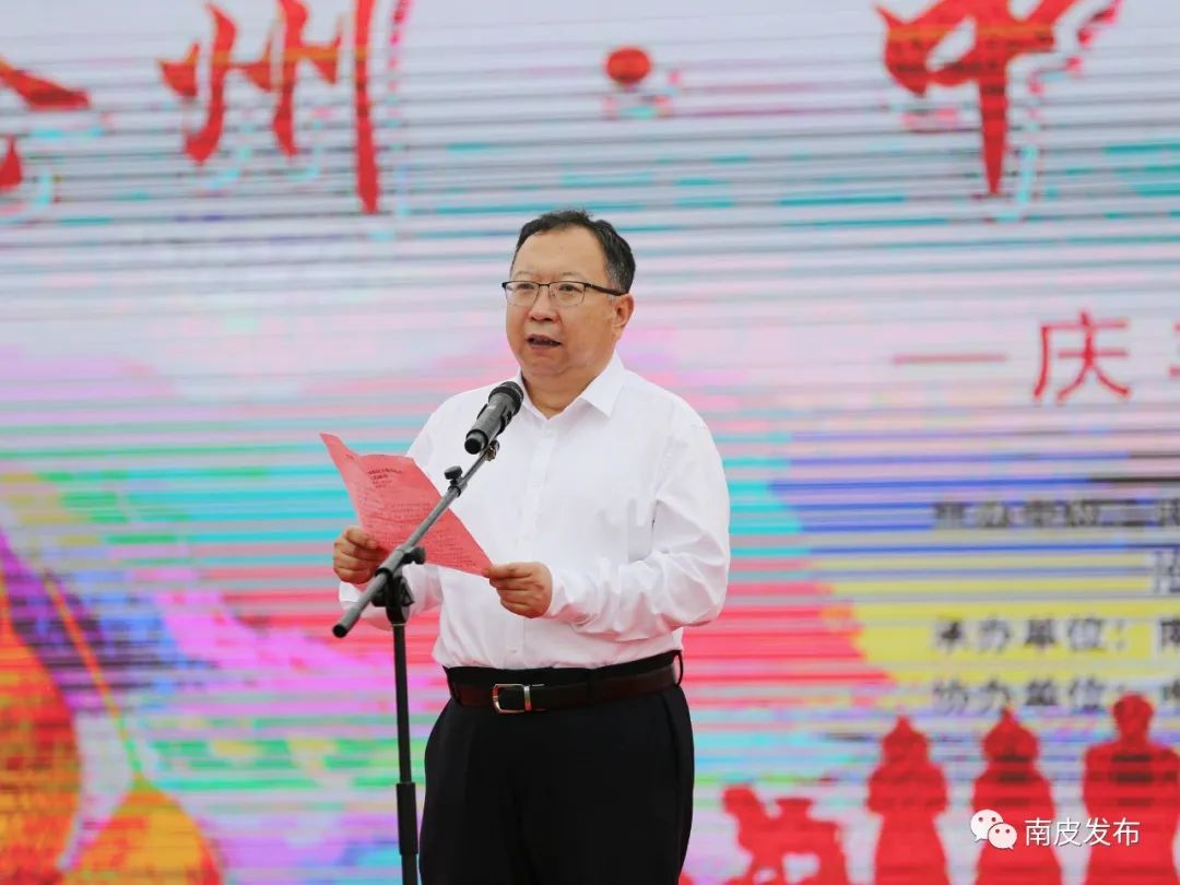 中国残疾人特殊艺术指导中心党支部书记,主任李东梅,市领导刘立著