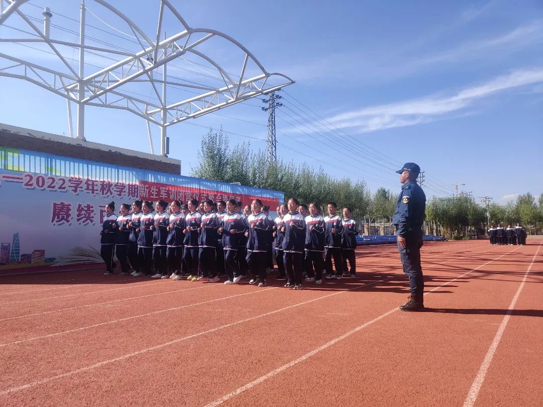 普照莘莘学子路 果洛特警圆满完成西宁·果洛中学新生军训工作