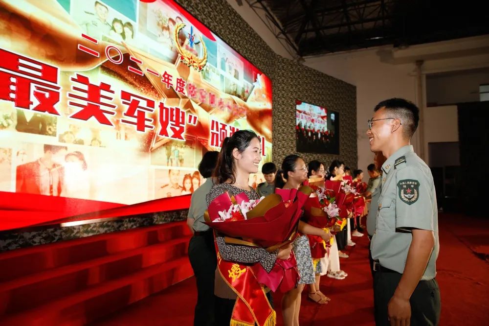 军嫂你们辛苦了