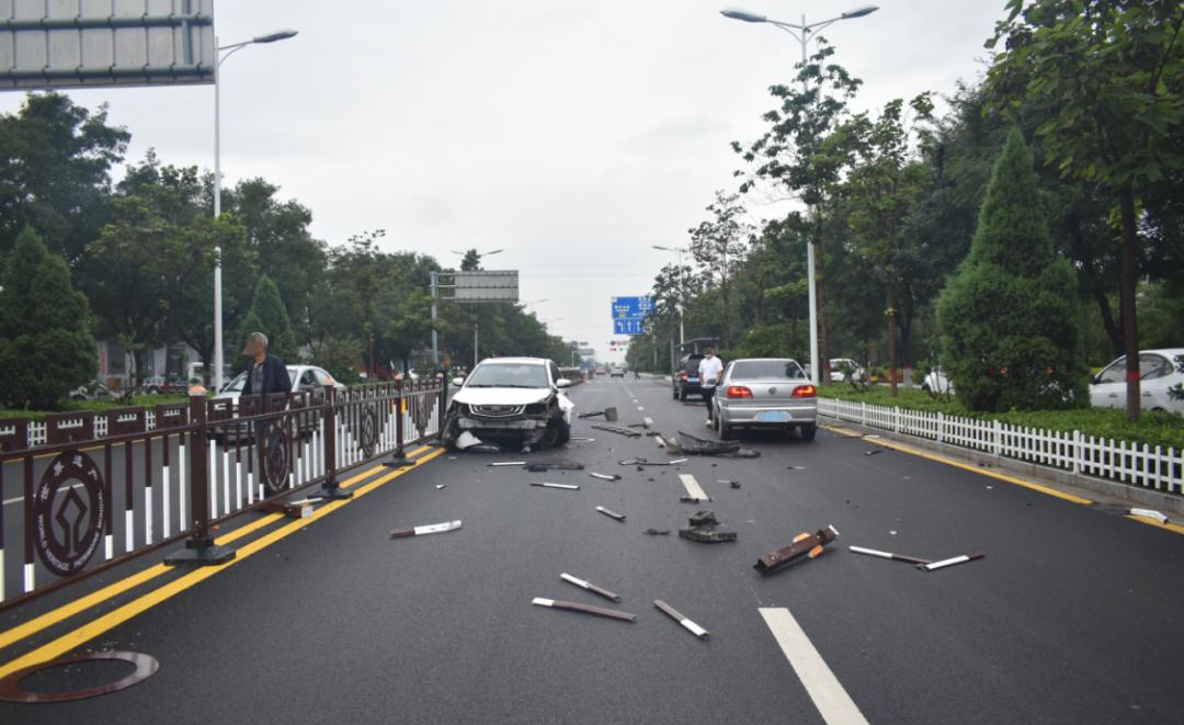 2021年9月4日7时10分许,赵某光驾驶晋kqf*4号小型轿车,由西向东行驶