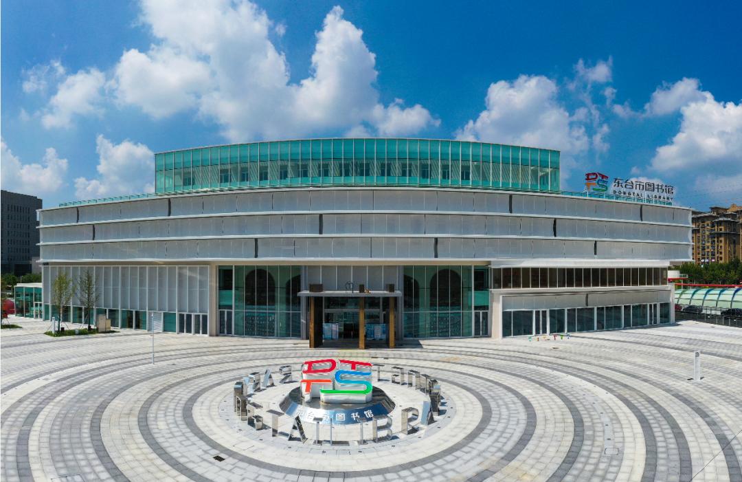 东台市图书馆综合体凭借优美的外观设计,丰富的文旅内涵,多元