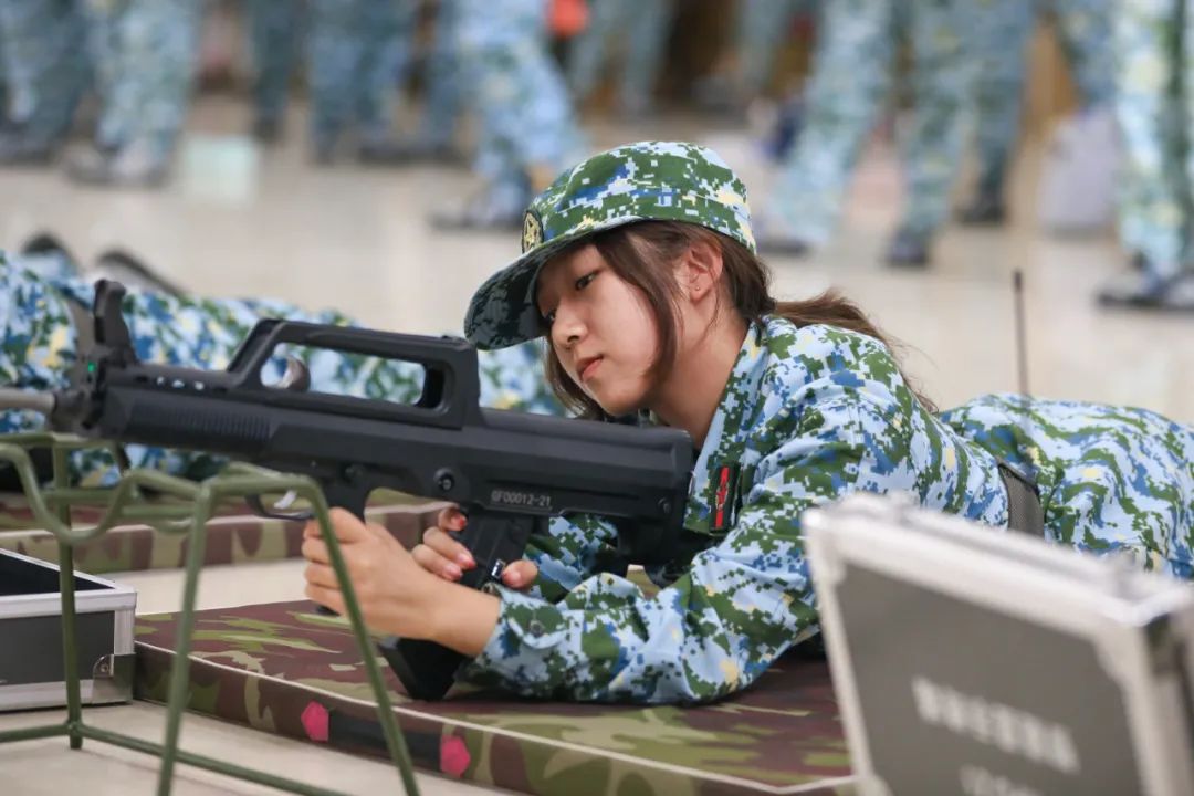 沙場秋點兵你站軍姿的樣子好颯