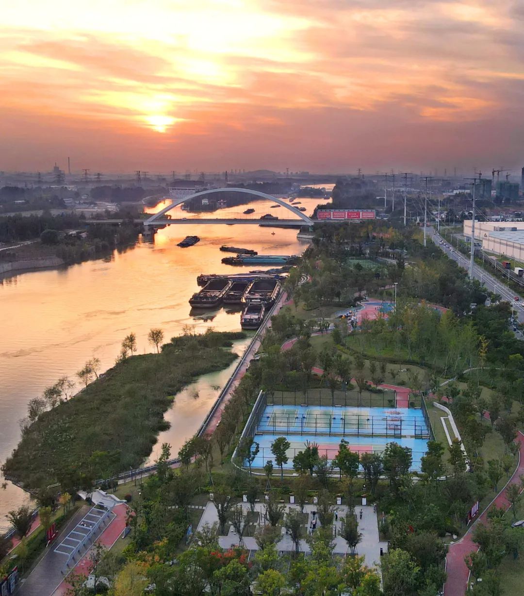 空中视角夕阳下徐州这个公园美轮美奂