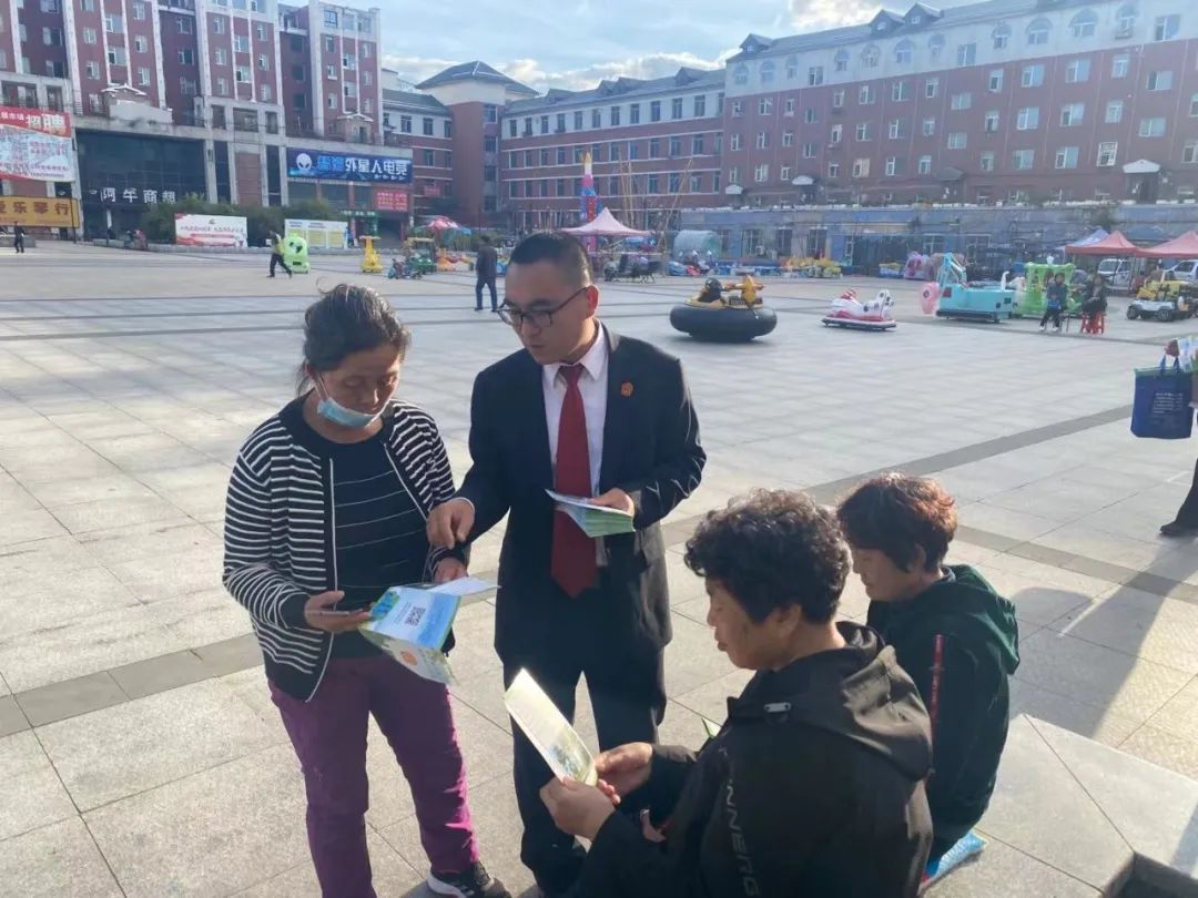 抚松林区基层法院开展"呵护绿水青山 推进绿色发展"宣传活动