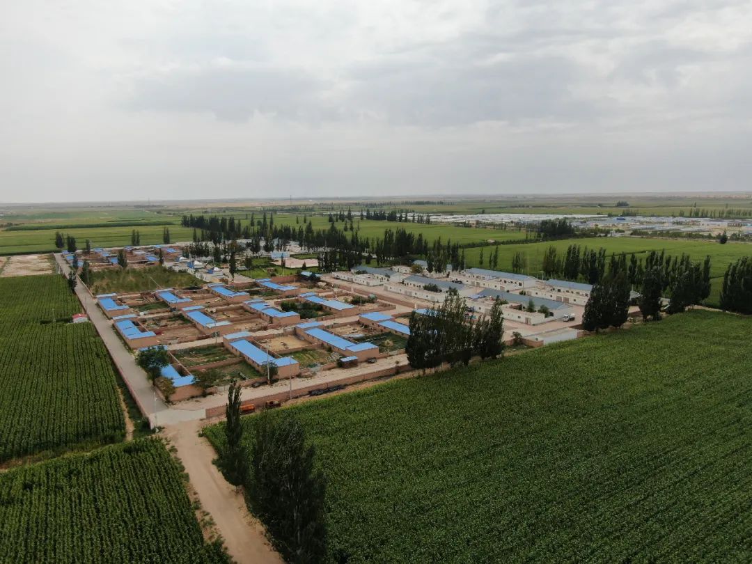 会后,上海庙镇第一时间传达学习了全会精神,并将学习宣传贯彻落实全会