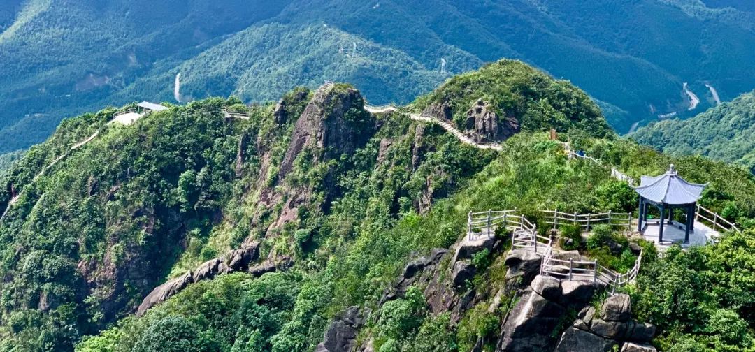 清遠市連山壯族瑤族自治縣皇后山tips:遊玩需購票清遠真美美在山水之