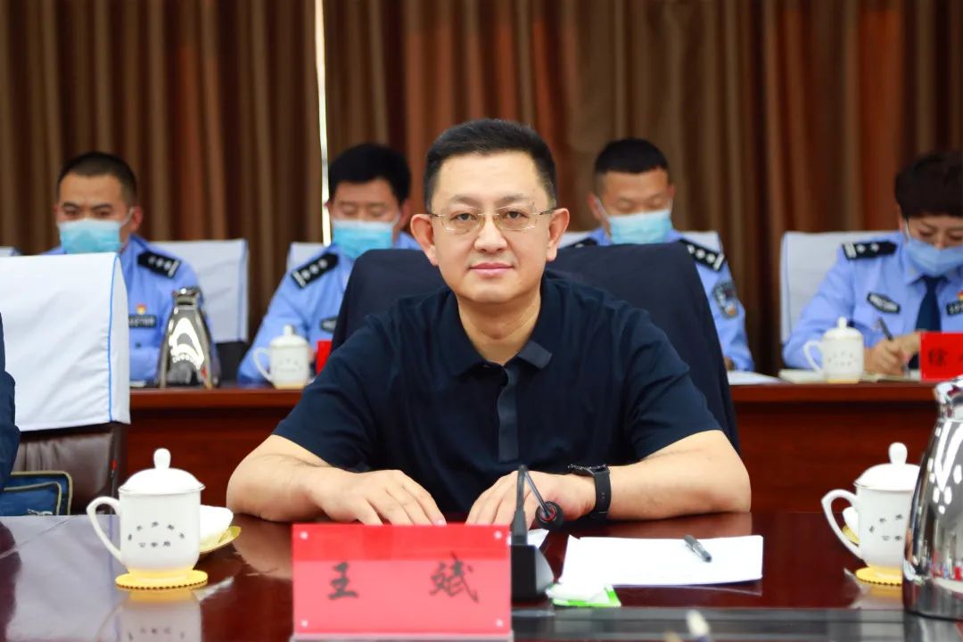 自治区公安厅党委委员政治部主任王斌一行调研督导鄂尔多斯公安改革