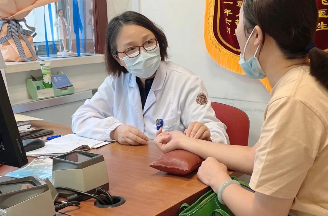 会员风采助人圆满心系万家记民进会员丁彩飞的从医参政双岗建功之路