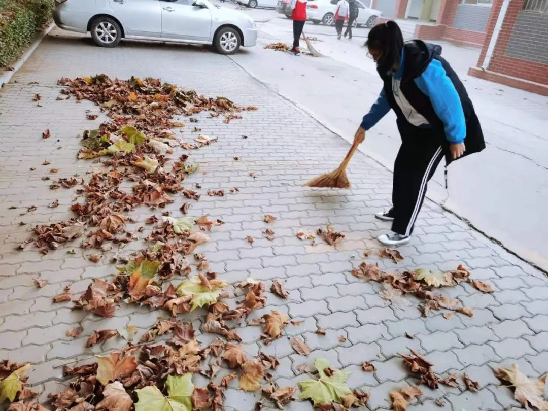 清扫校园落叶来源:宣教中心原标题:《齐鲁生态环保小卫士|孔雨童:孔子