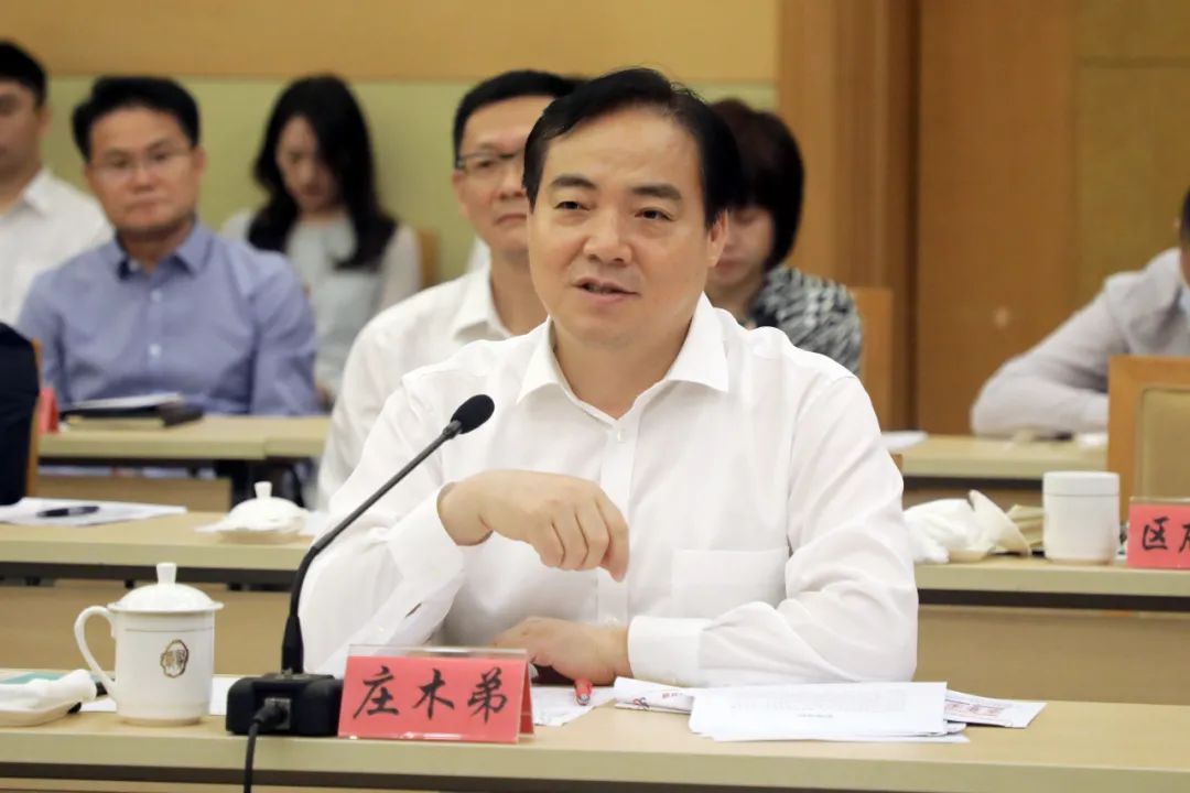 中国电信上海公司资深总裁马益民,中国电信上海公司副总经理周益平