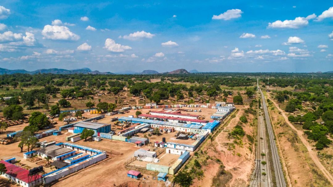 2013年,中铁二十局进入莫桑比克 承建纳卡走廊铁路