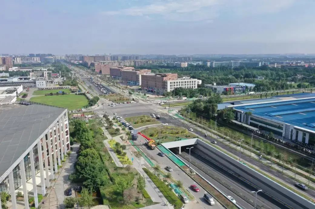 羊西线快速路早晚高峰上主道要排队,咋破?