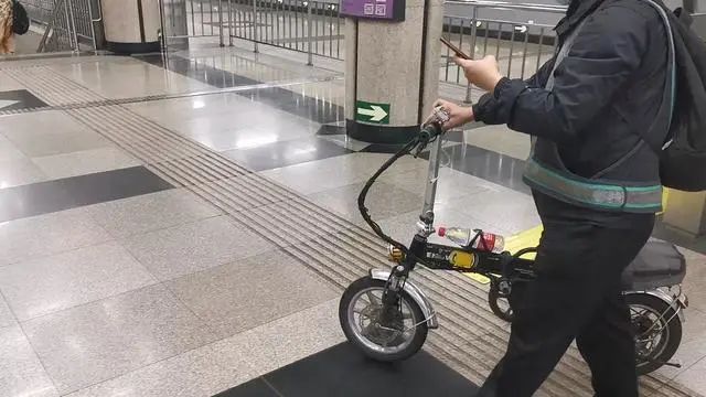 存在较大安全风险 且禁止电动代步工具进入地铁 顺应当前消防安全形势