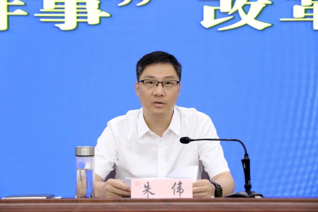 安吉县委副书记,政法委书记朱伟,安吉法院党组书记,院长王亚琪出席