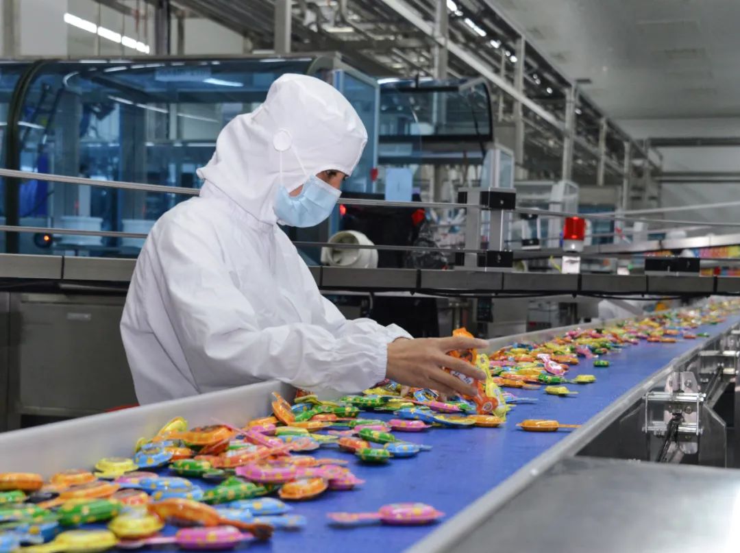 金山区相关领导,中国儿童少年基金会代表,妙可蓝多创始人柴琇和营养